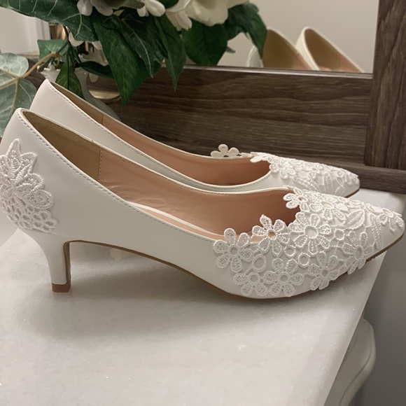 White Closed/Pointed Toe Bridal/Evening Shoes | Brand New Never Worn | S… - Picture 4 of 12